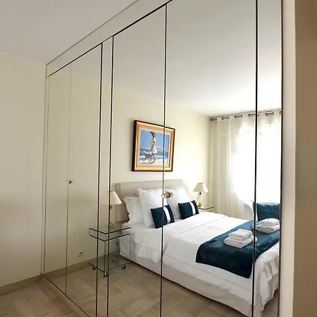 Gray D'albion Apartment *